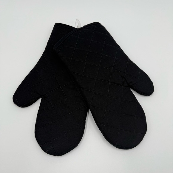 Eastwick Pair of Skeleton Quilted Oven Mitts 7” x 13” NWT - Picture 5 of 5